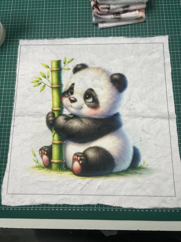 Coussin minky lisse Joyeux panda modèle 1