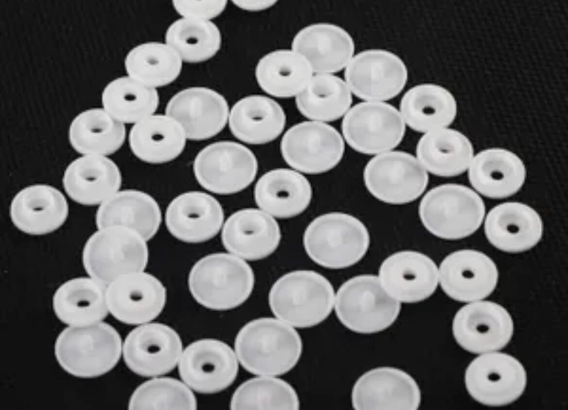 Bouton pression plastique blanche