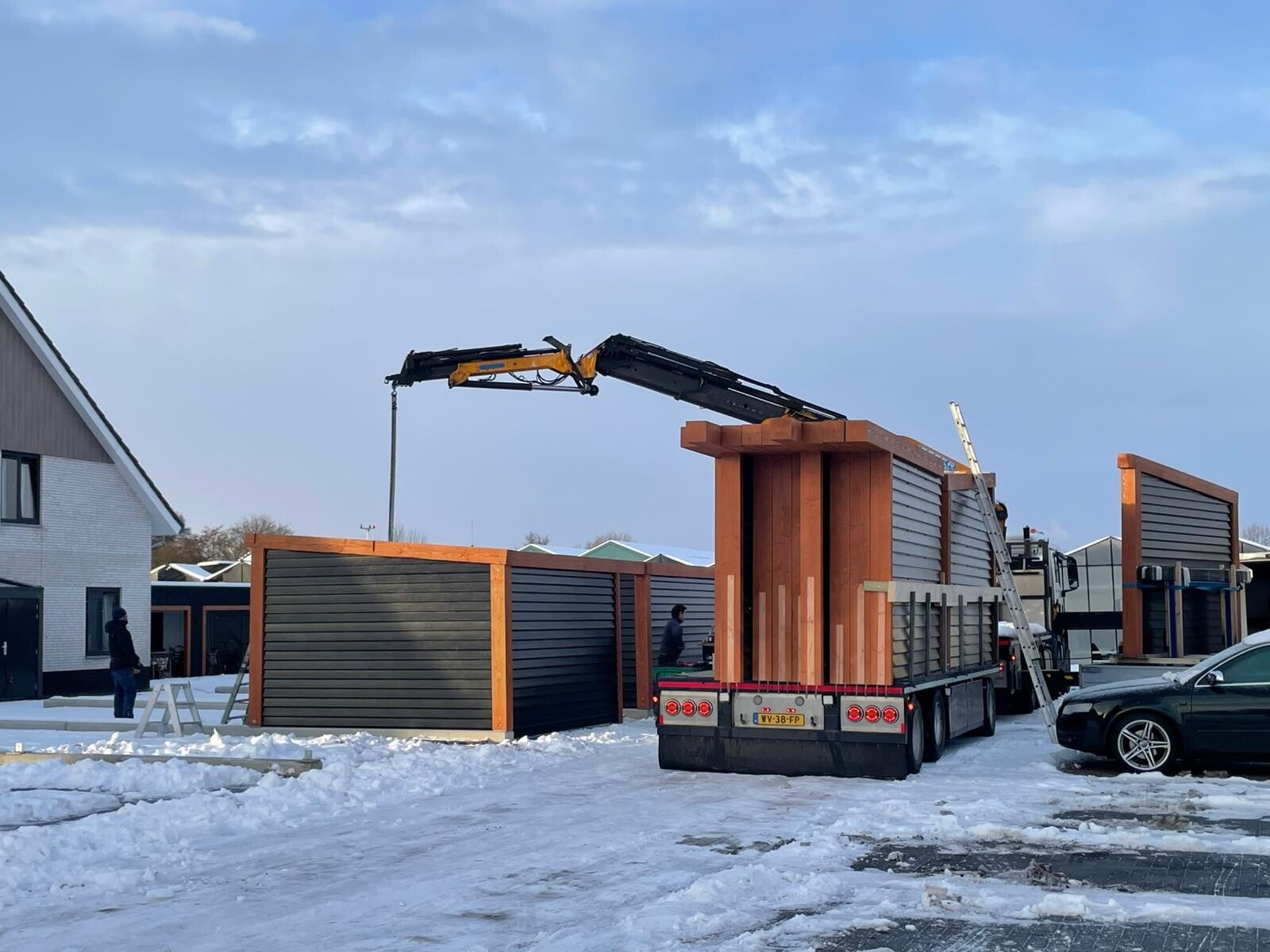 Overkapping plaatsen met prefab elementen