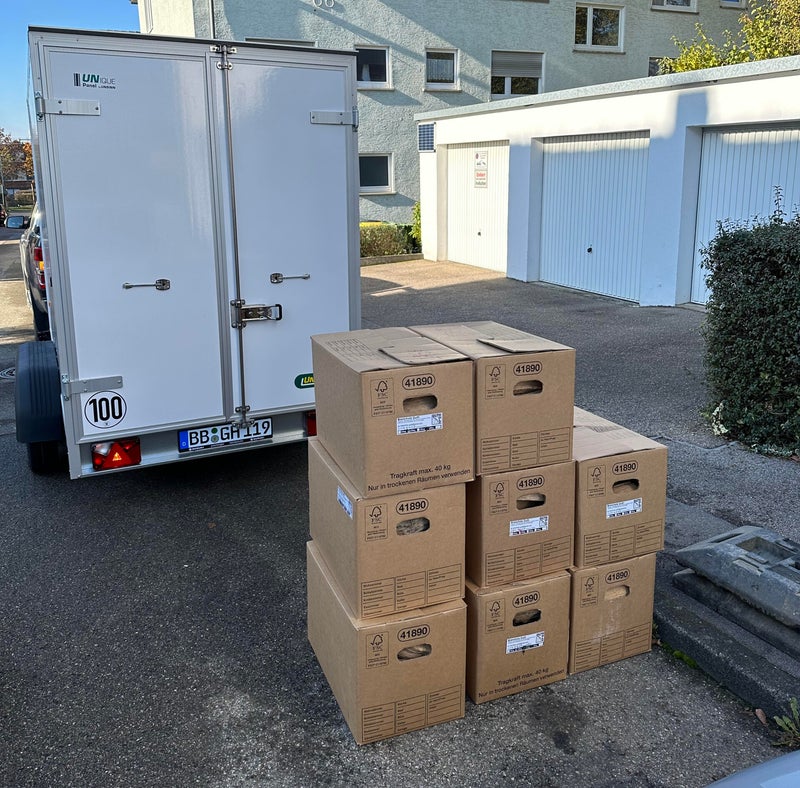 Das Brennholz in den Kartons wird nach Rücksprache mit Ihnen verpackt und innerhalb kürzester Zeit zu Ihnen geliefert.