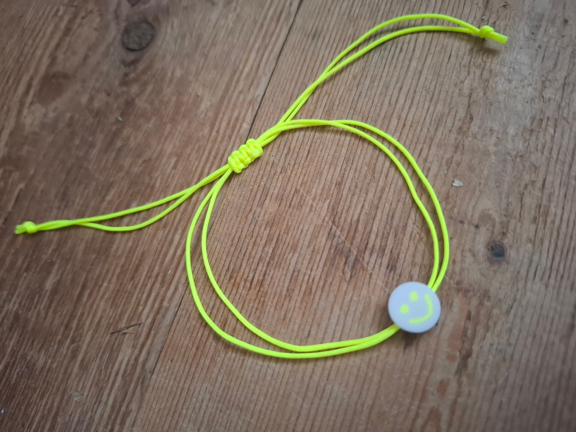 FILIGRANES Armband Smiley NEONGELB