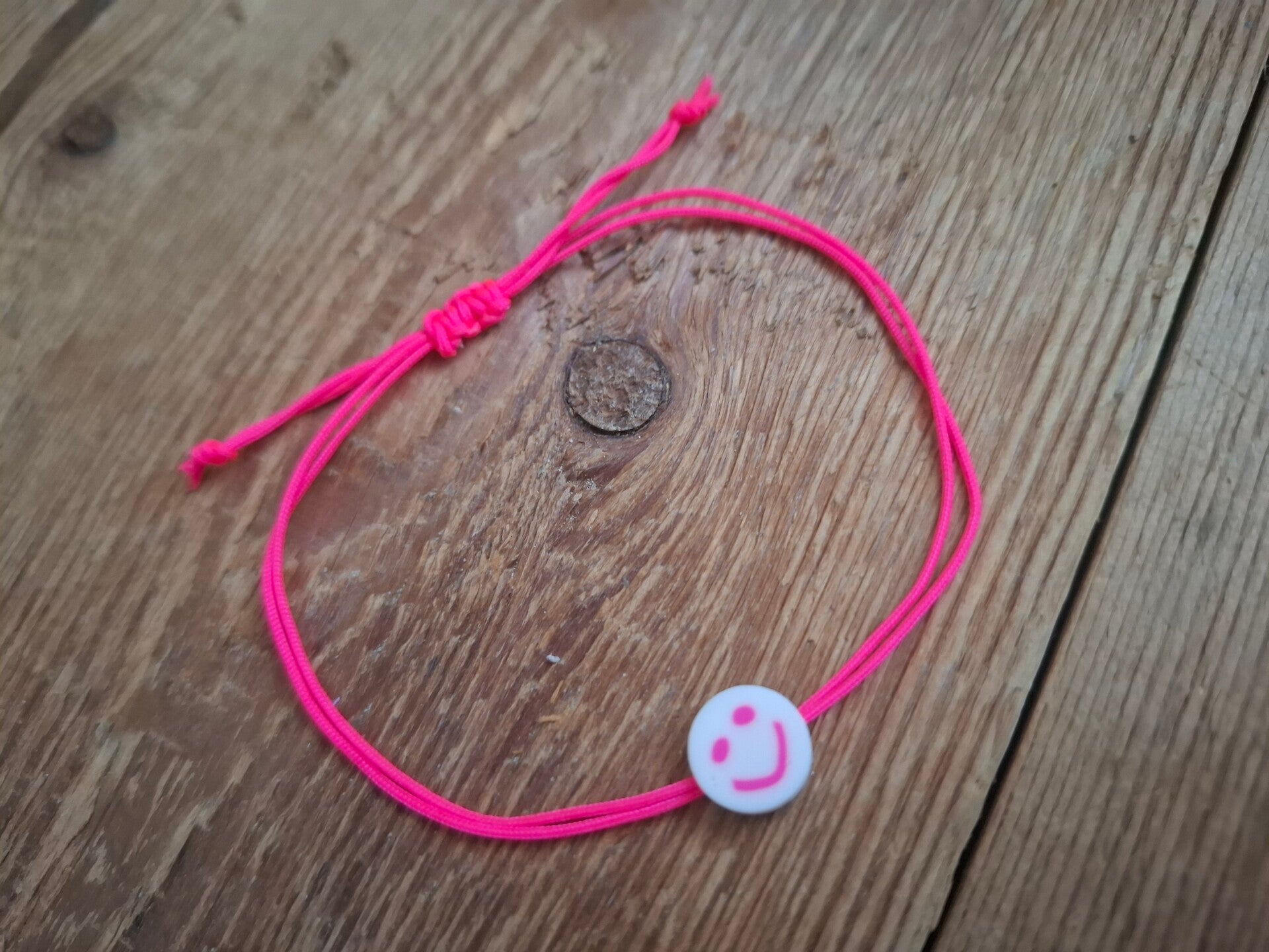 FILIGRANES Armband Smiley NEONPINK