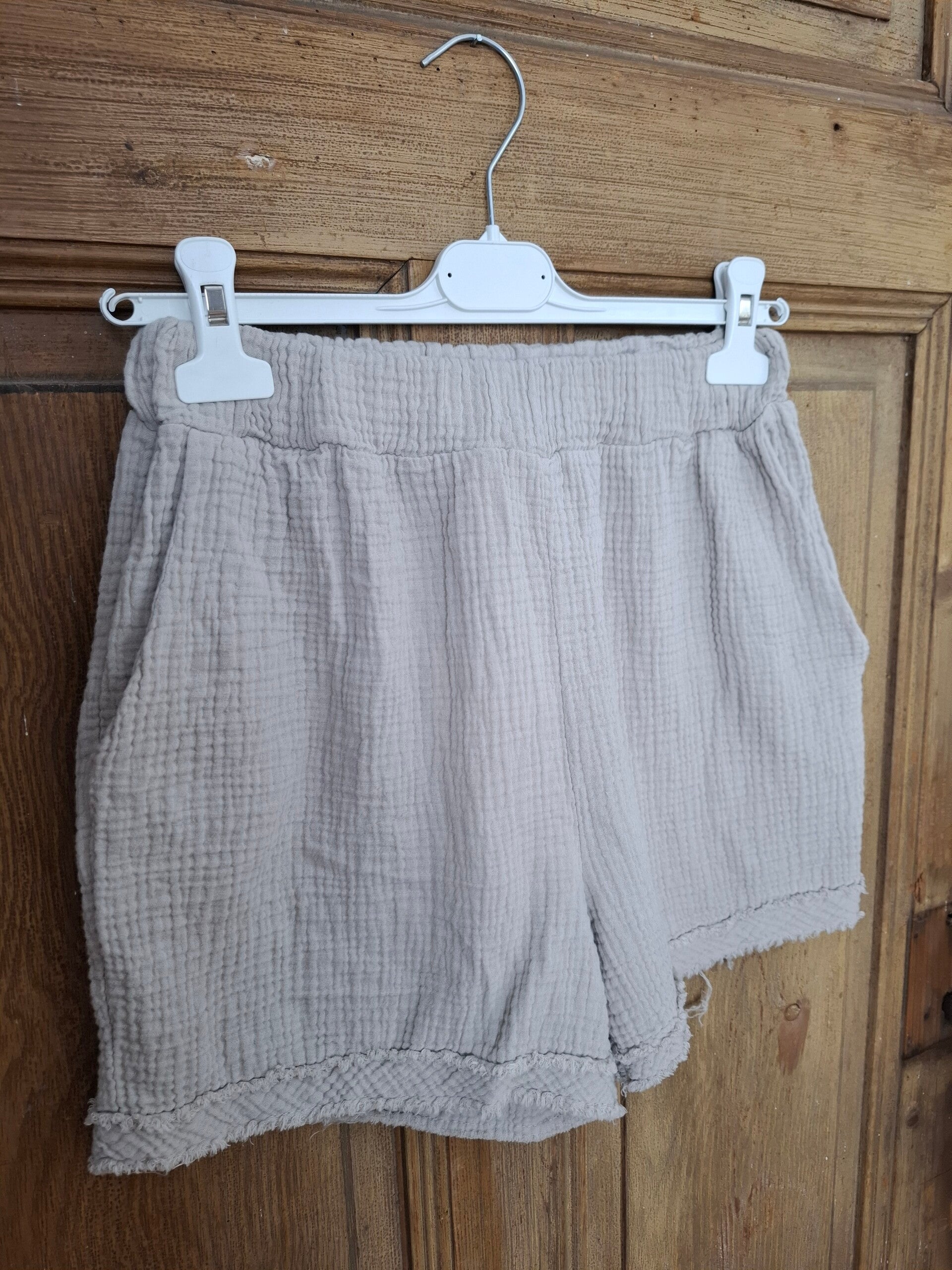 SHORTS Musselin LIGHT TAUPE