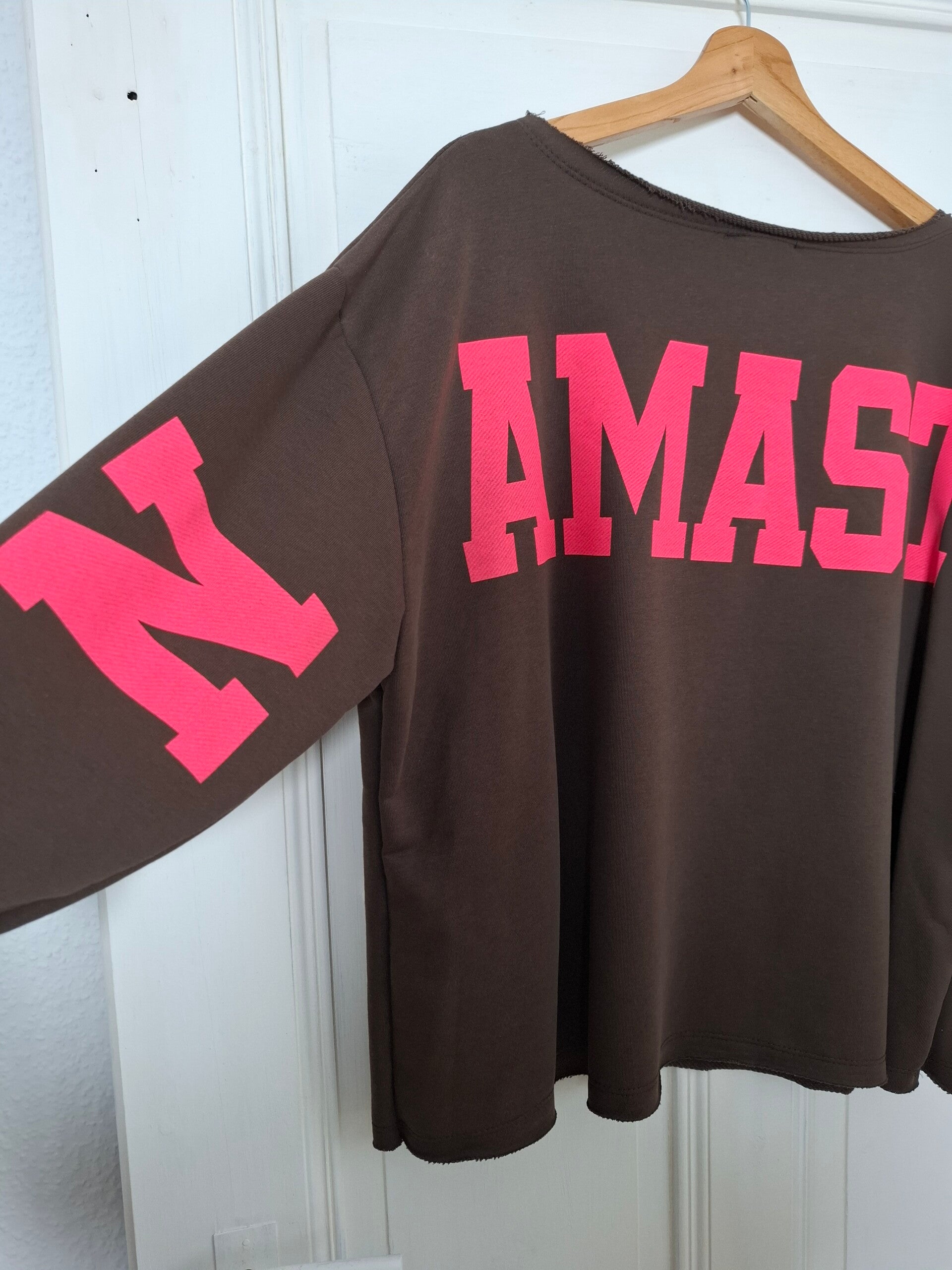 SWEATSHIRT Namaste SCHOKO/PINK