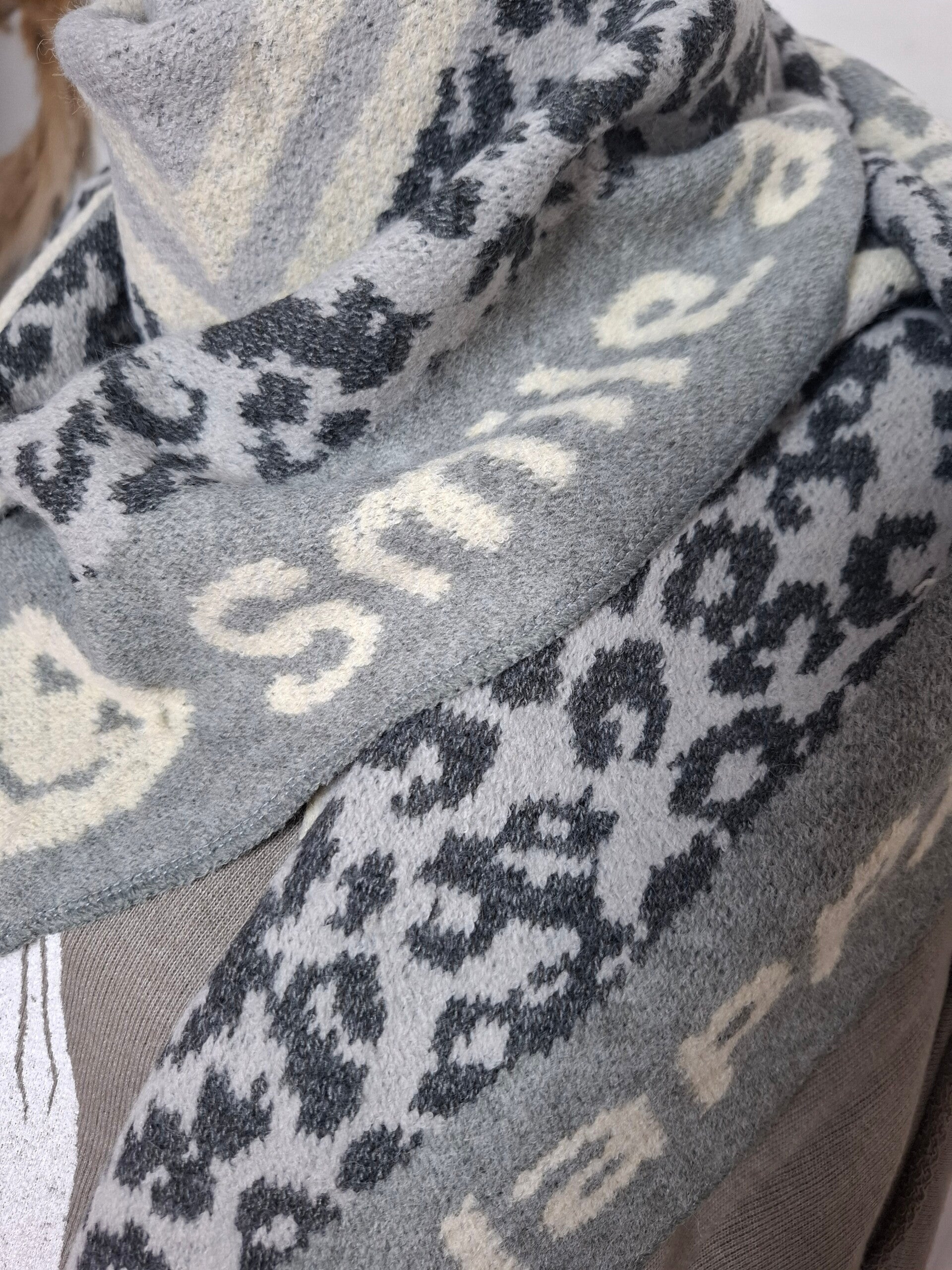 WOLLSCHAL Smiley HELLGRAU