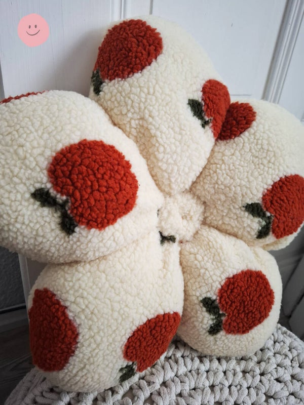 Handgenähtes Teddyplüsch-Kissen "Apple Love"