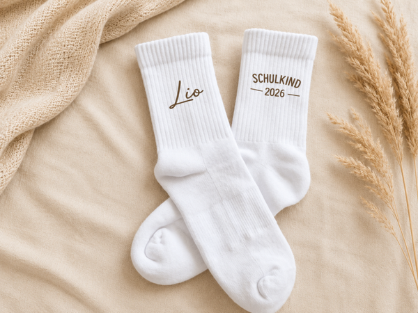 Schulkind-Socken 2026 mit Wunschnamen – personalisiert zur Einschulung