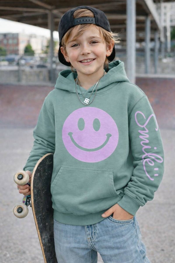 Kinder Hoodie „Smile“ Salbei – Smiley Print | Designed by me