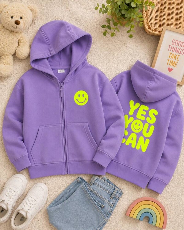Kinder Sweatjacke Lavendel mit Neongelbem Print | YES YOU CAN Hoodiejacke