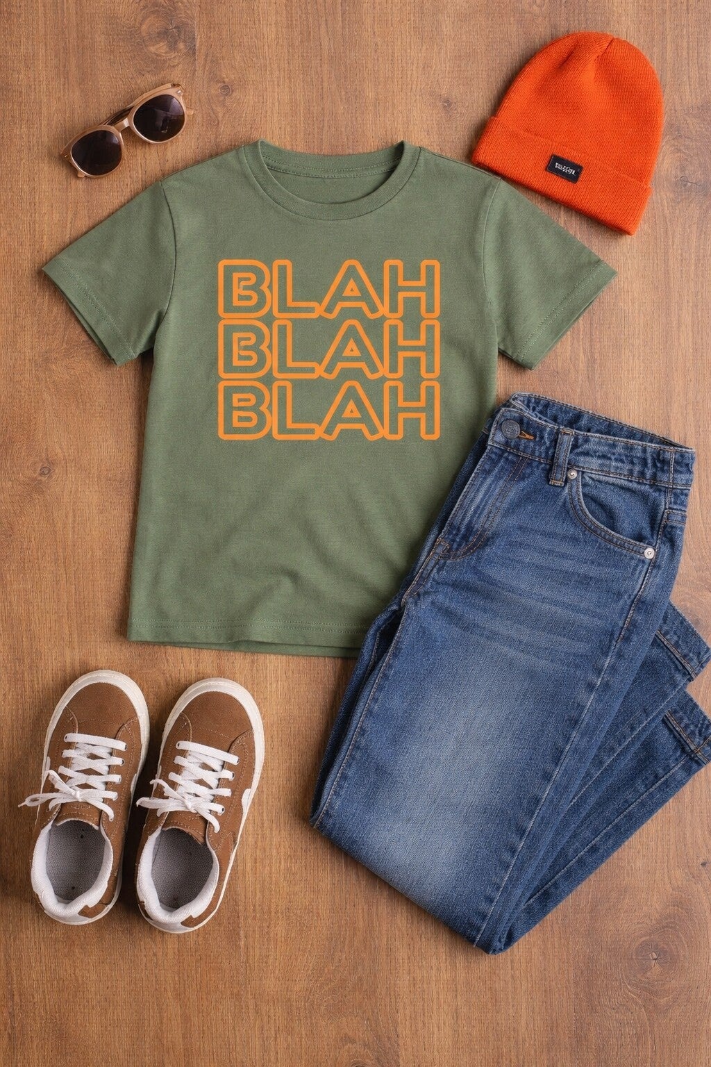 T-Shirt „Blah Blah Blah“ – Cooles Kinder Shirt in Grün mit orangefarbenem Print