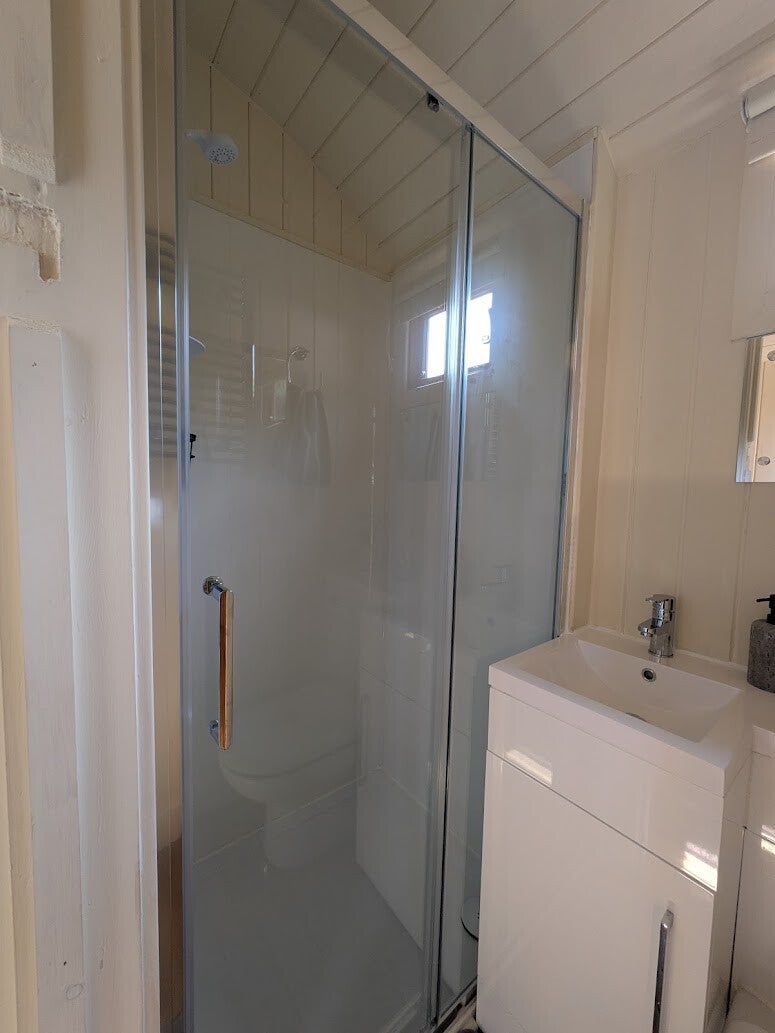 phoneoakshower-standard.jpg