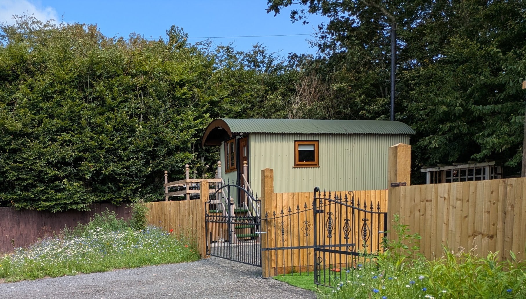 willowcabin-standard-a3h6p0.jpg