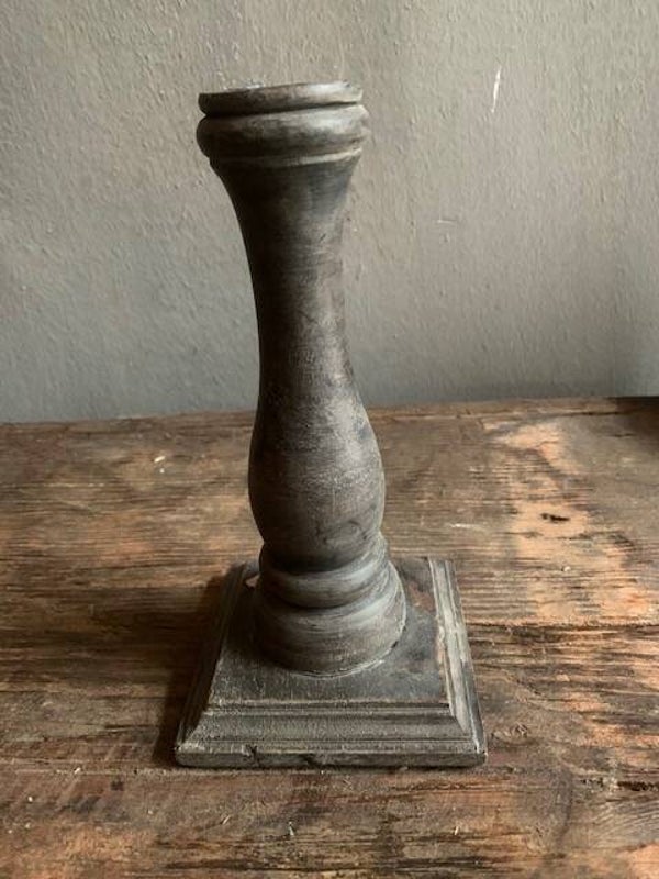 Vierkante houten kandelaar