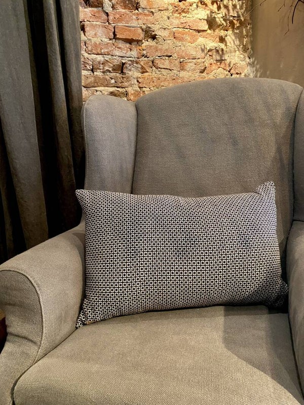 Kussen met vierkant patroontje