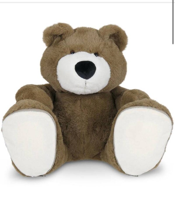 Donkerbruine knuffelbeer +/- 45 cm met gepersonaliseerd borduursel op de voetjes. Perfect kraamcadeau!!