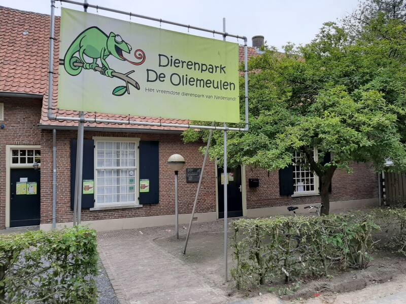 ingang-dierenpark-de-oliemeulen-standard.jpg