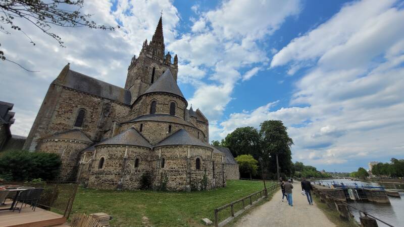 La basilique Notre-Dame d'Avesnières