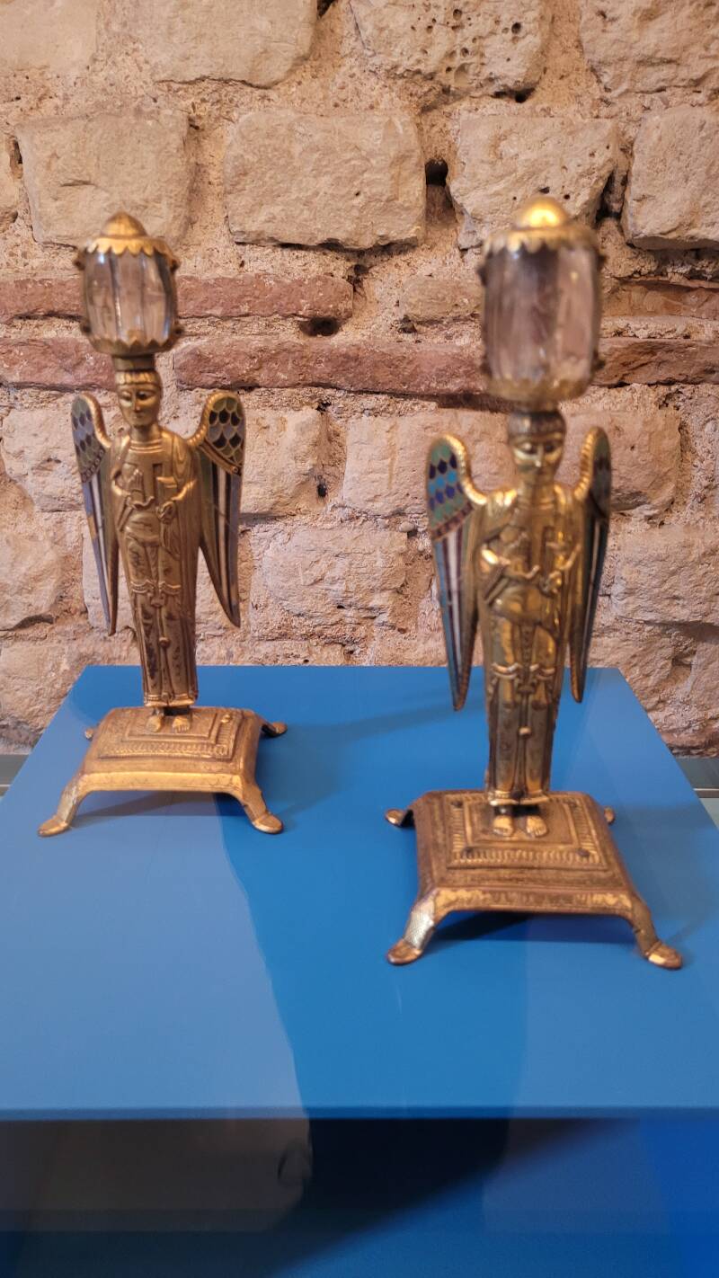 Le Moyen Âge du XIXe siècle. Créations et faux dans les arts précieux.