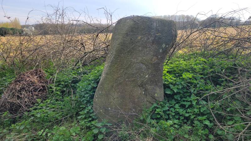 Le menhir de Launay-Trégon