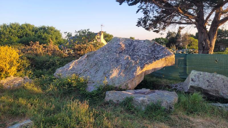 Le dolmen de la Ville-Hamon à Erquy