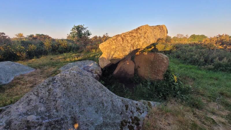 Le dolmen de la Ville-Hamon à Erquy