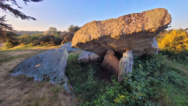 Le dolmen de la Ville-Hamon à Erquy