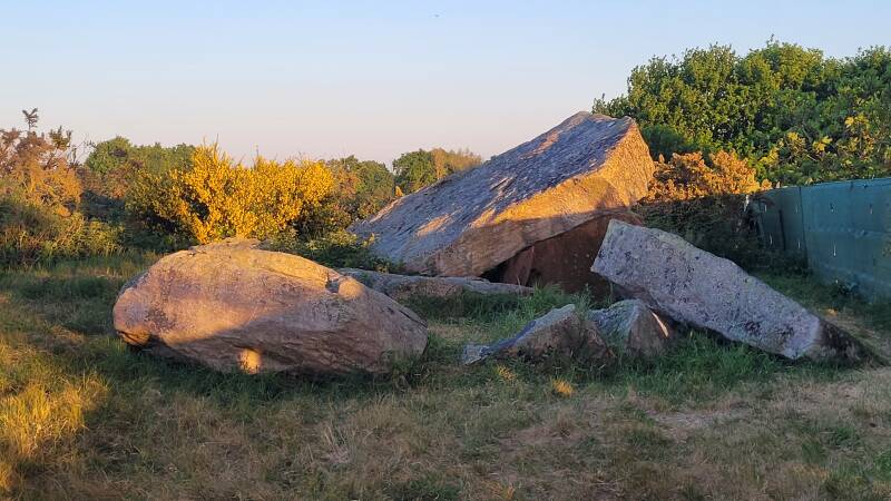 Le dolmen de la Ville-Hamon à Erquy
