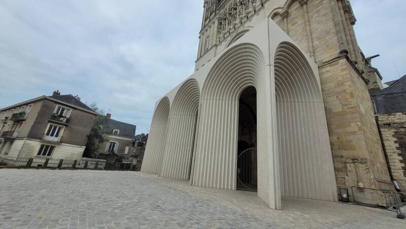 Le portail de la cathédrale d'Angers
