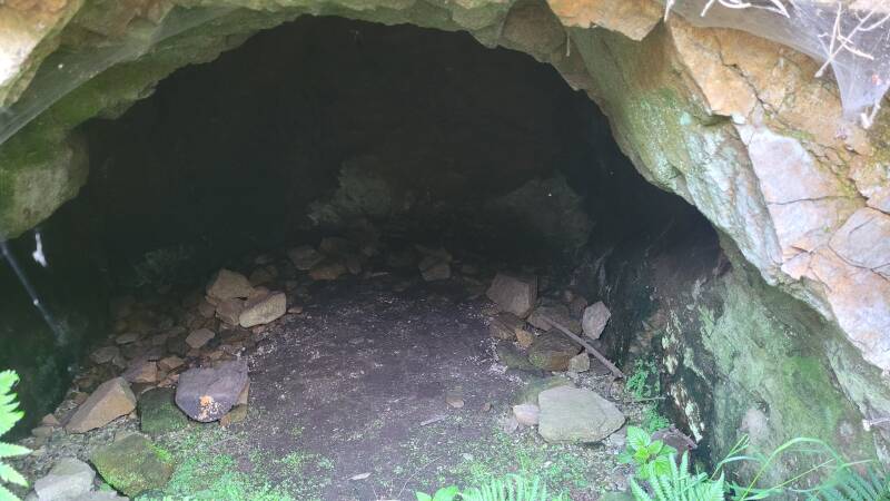 Le monastère Saint-Hilaire et la grotte de Saint-Amand