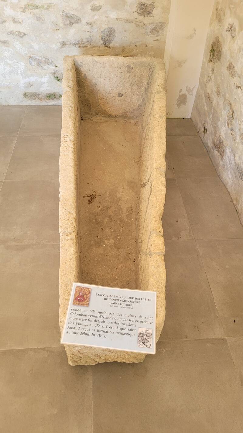 Le monastère Saint-Hilaire et la grotte de Saint-Amand