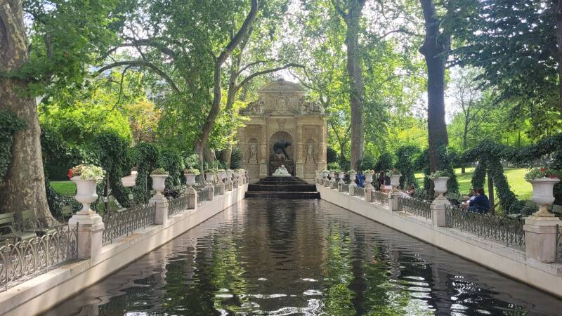 La fontaine Médicis au jardin du Luxembourg
