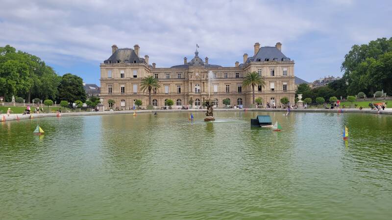 La fontaine Médicis au jardin du Luxembourg