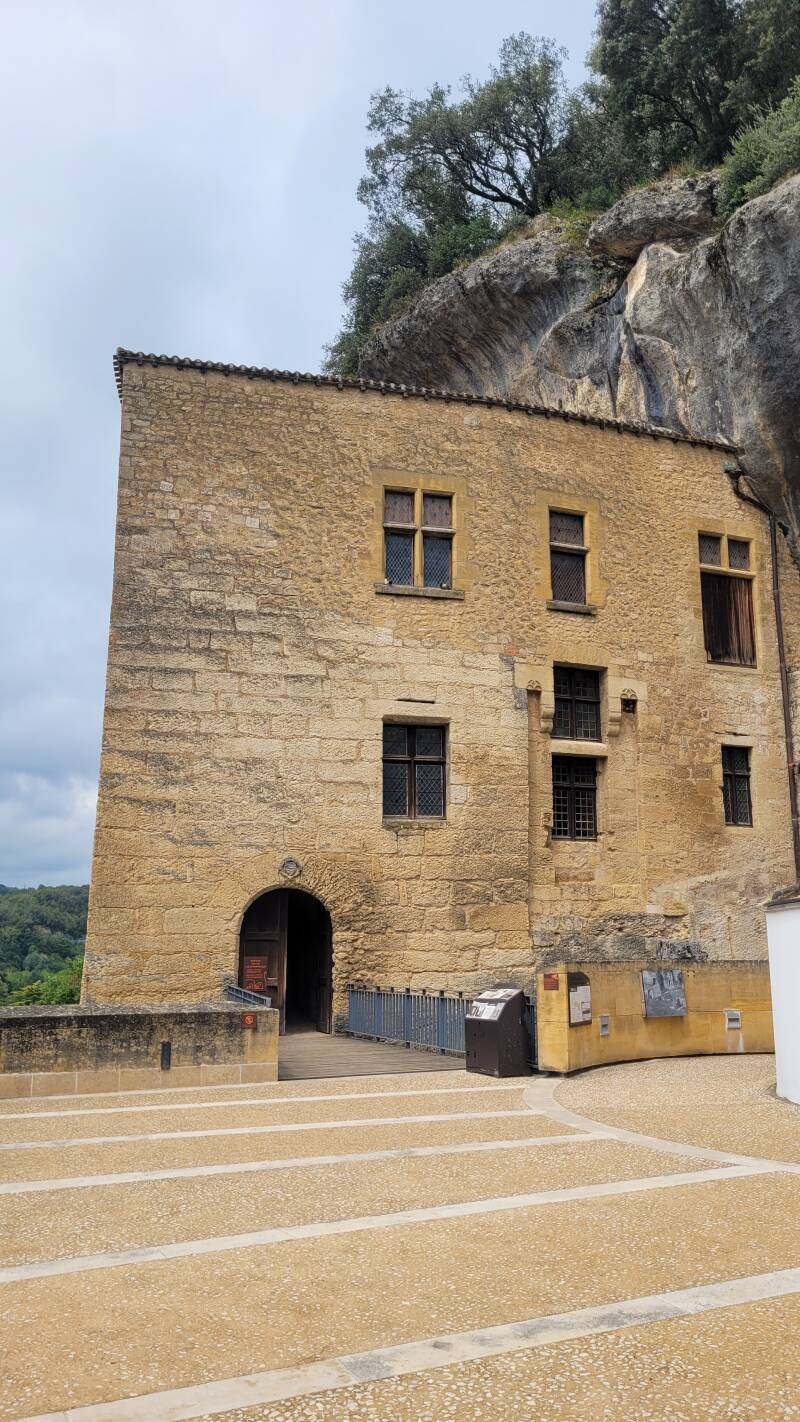 Le château des Eyzies