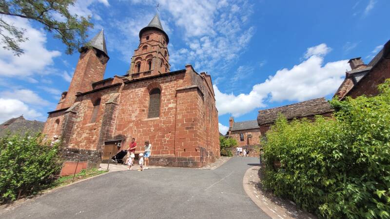 Église Saint-Pierre de Collonges-la-Rouge