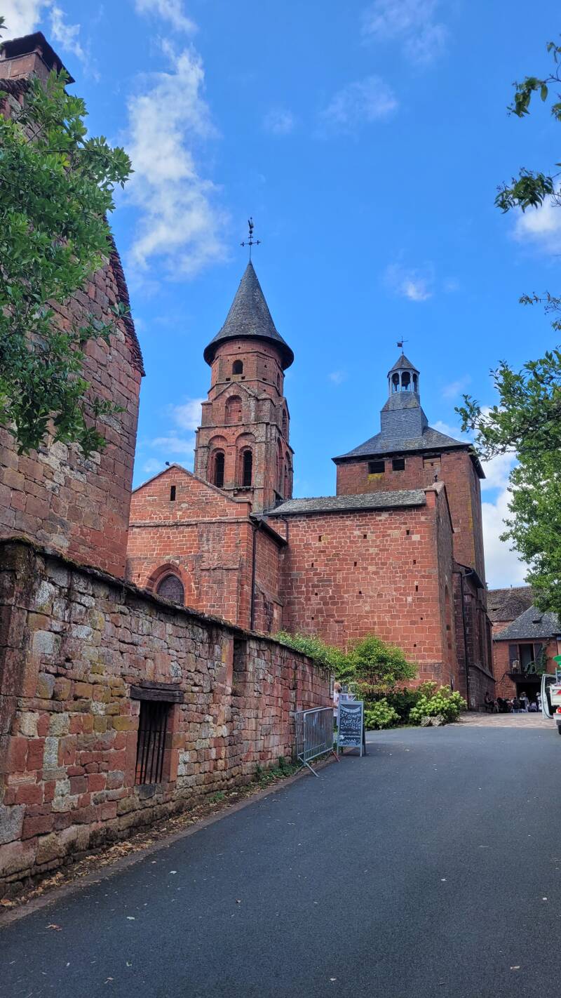 Église Saint-Pierre de Collonges-la-Rouge