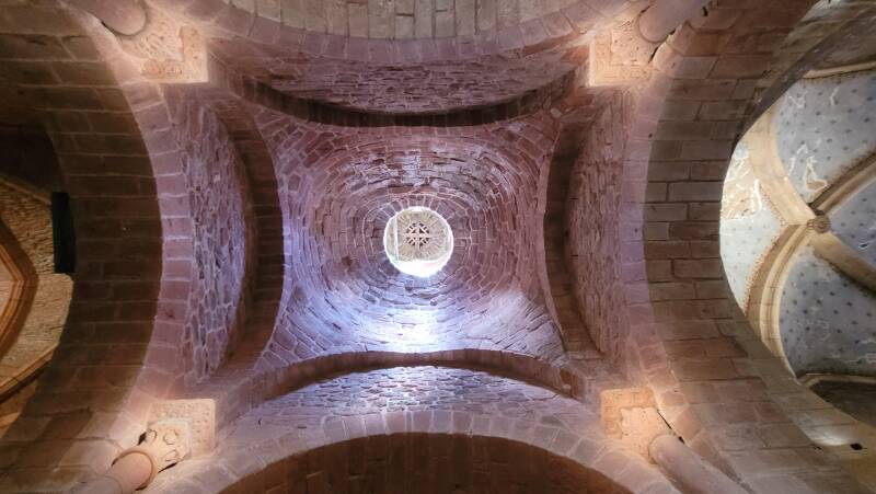 Église Saint-Pierre de Collonges-la-Rouge