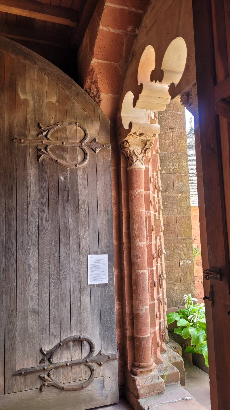 Église Saint-Pierre de Collonges-la-Rouge