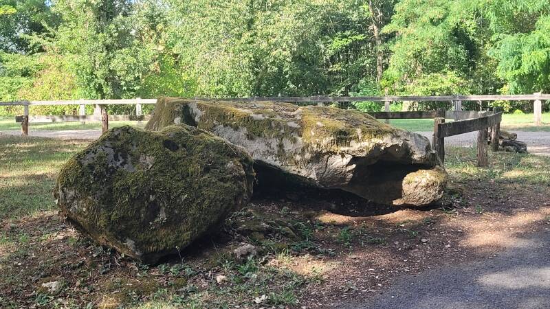 Le dolmen de Giverzac