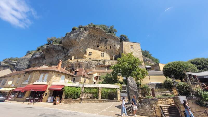 Le château des Eyzies