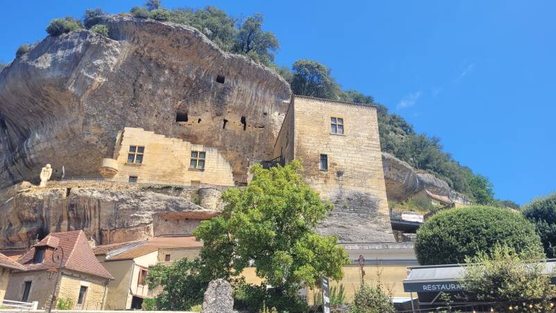 Le château des Eyzies