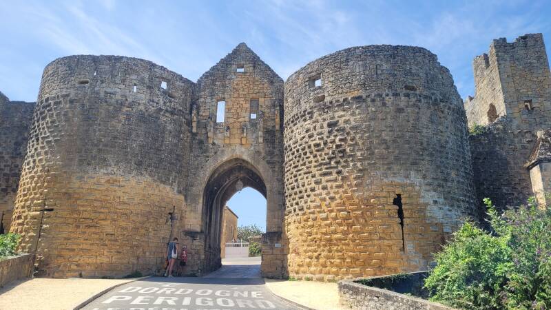 La porte des tours à Domme