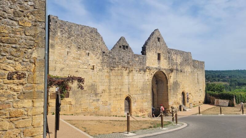 La porte des tours à Domme