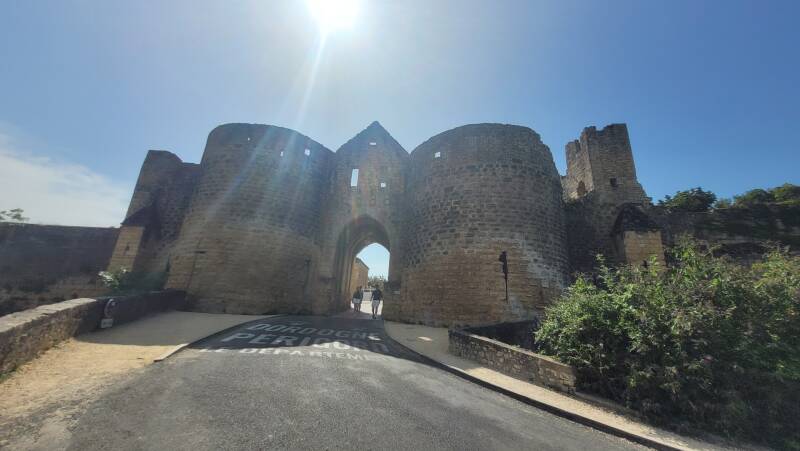 La porte des tours à Domme