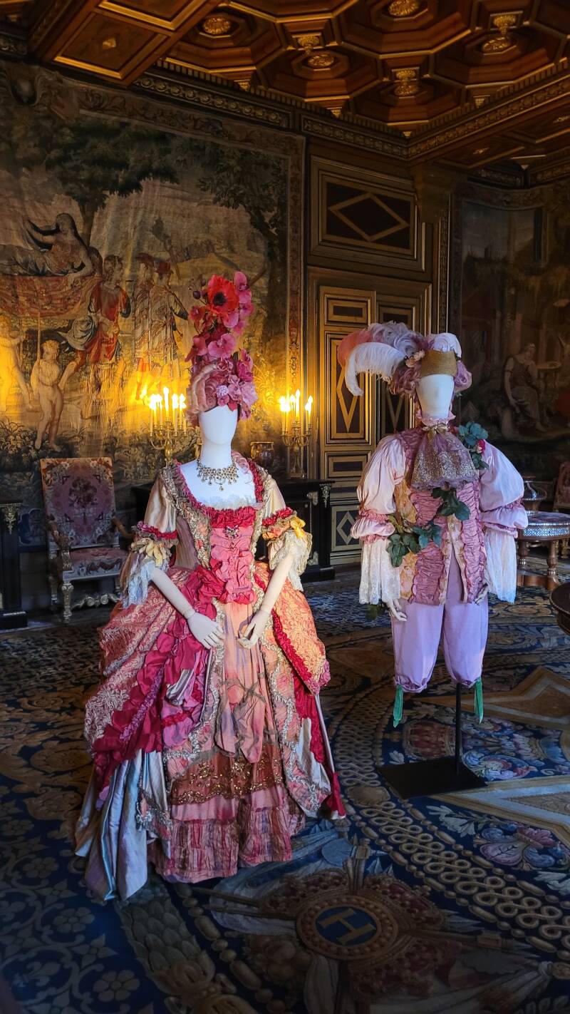 Fontainebleau / « Marie-Antoinette de l’avant-garde à l’avant-scène. Costumes de scène créés par Christian Lacroix »