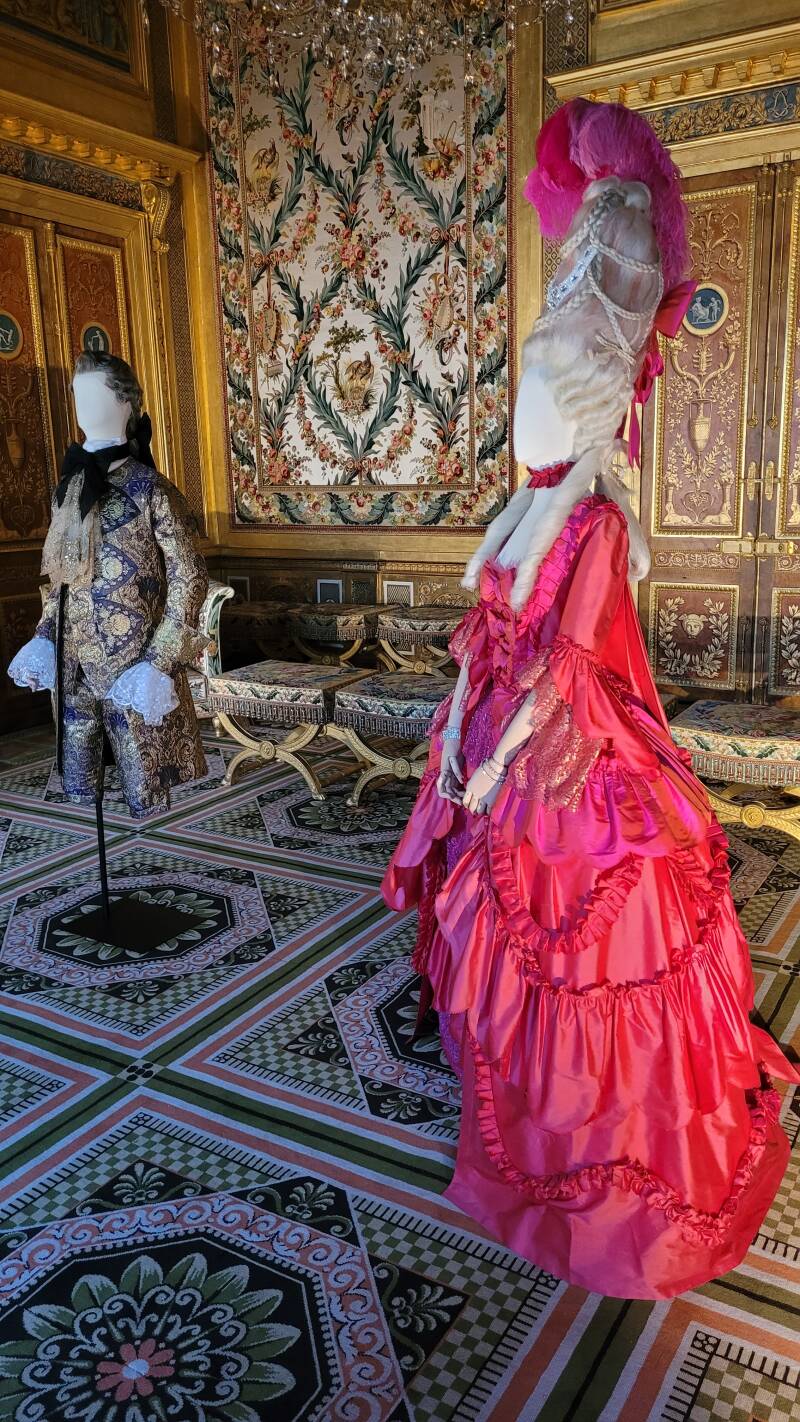 Fontainebleau / « Marie-Antoinette de l’avant-garde à l’avant-scène. Costumes de scène créés par Christian Lacroix »