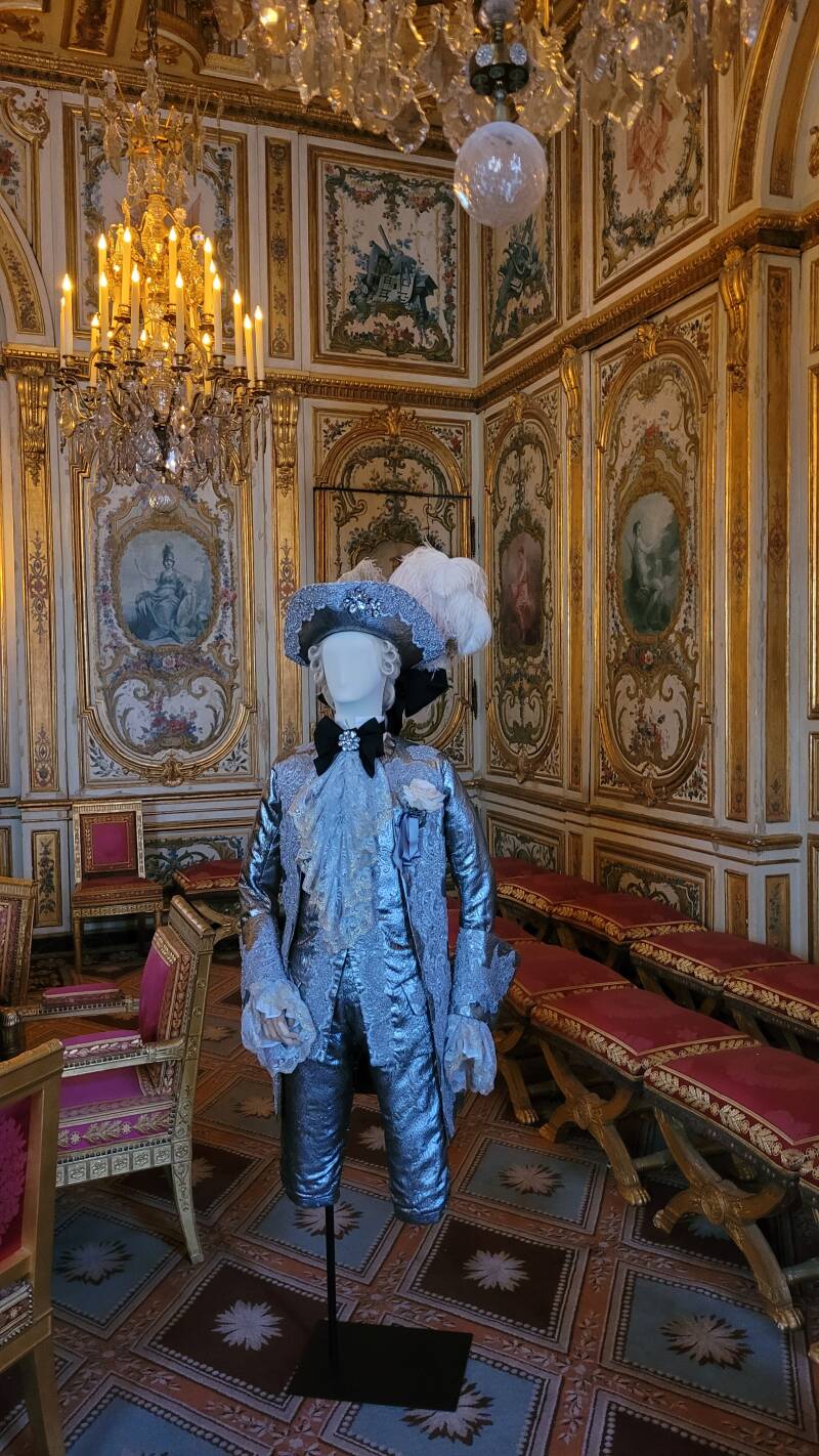 Fontainebleau / « Marie-Antoinette de l’avant-garde à l’avant-scène. Costumes de scène créés par Christian Lacroix »