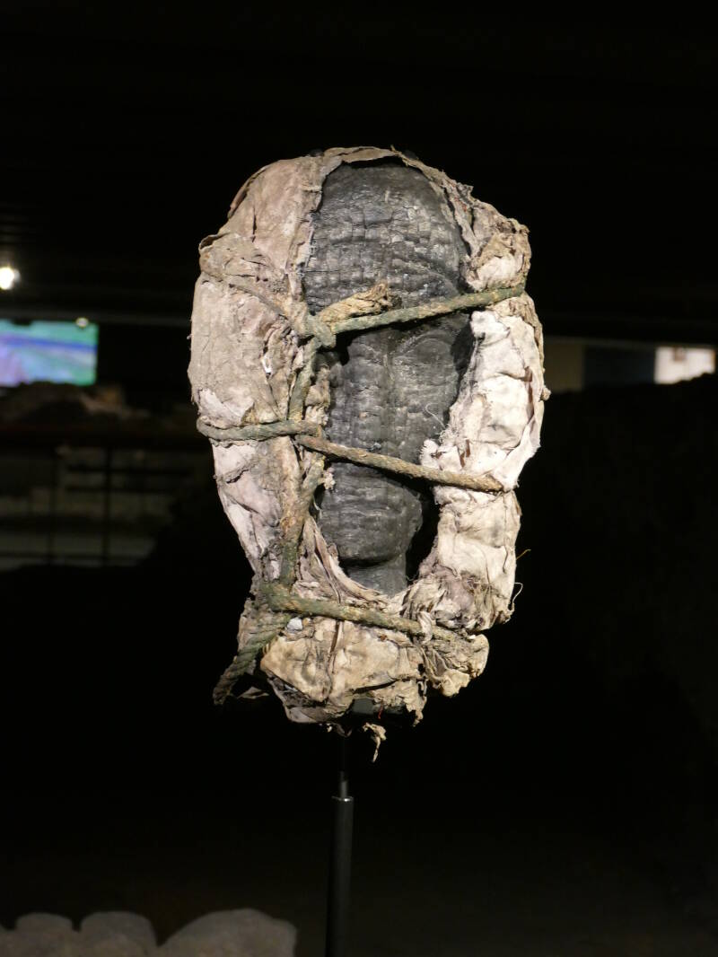 « Dans la Seine. Objets trouvés de la Préhistoire à nos jours »