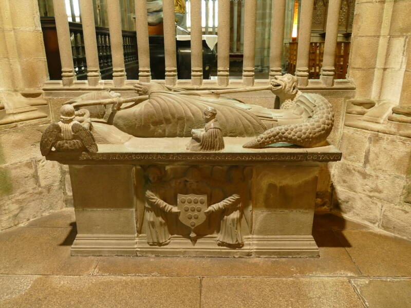 tombeaux de la cathédrale Saint-Paul-Aurélien