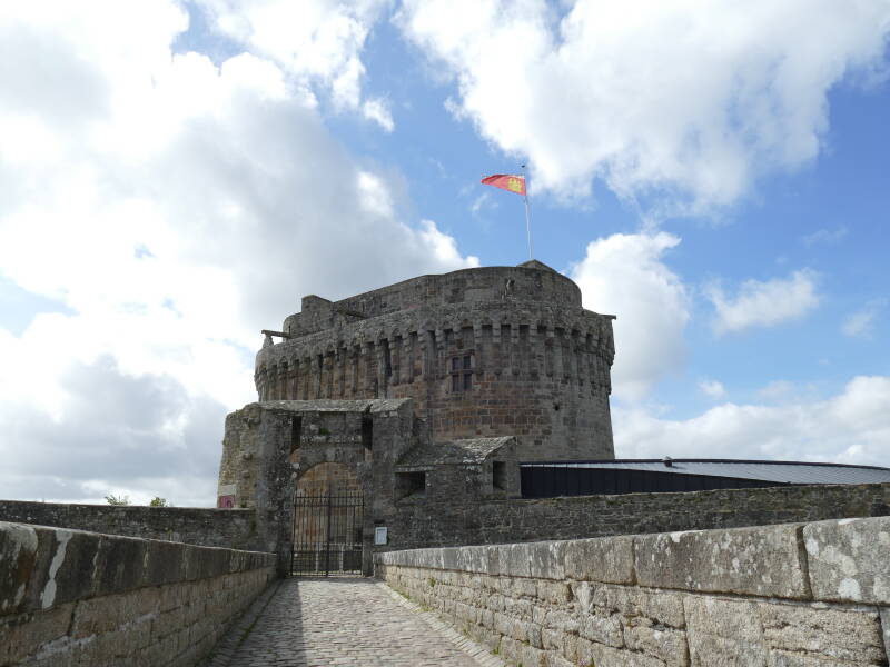 Dinan