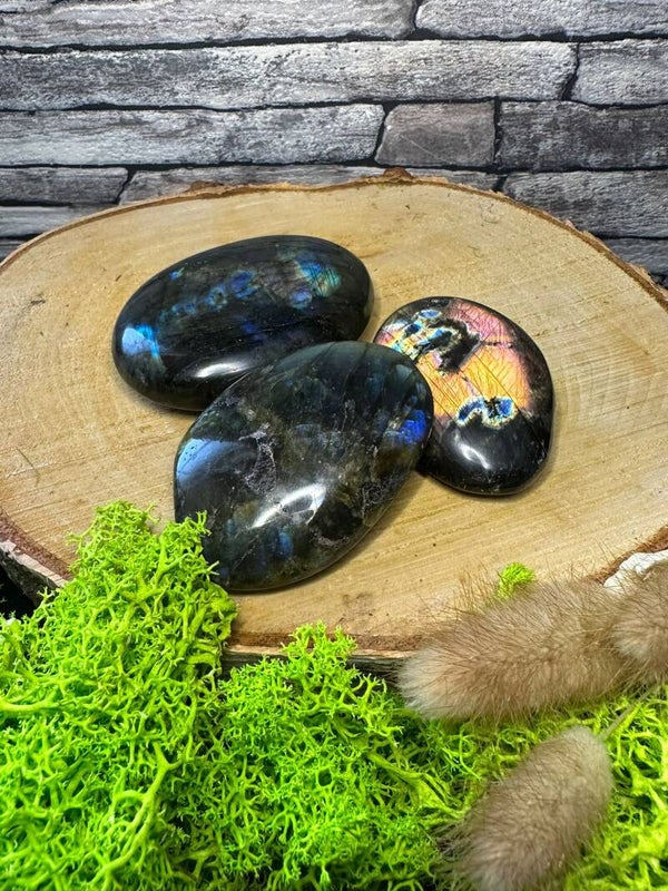 Labradoriet handstenen